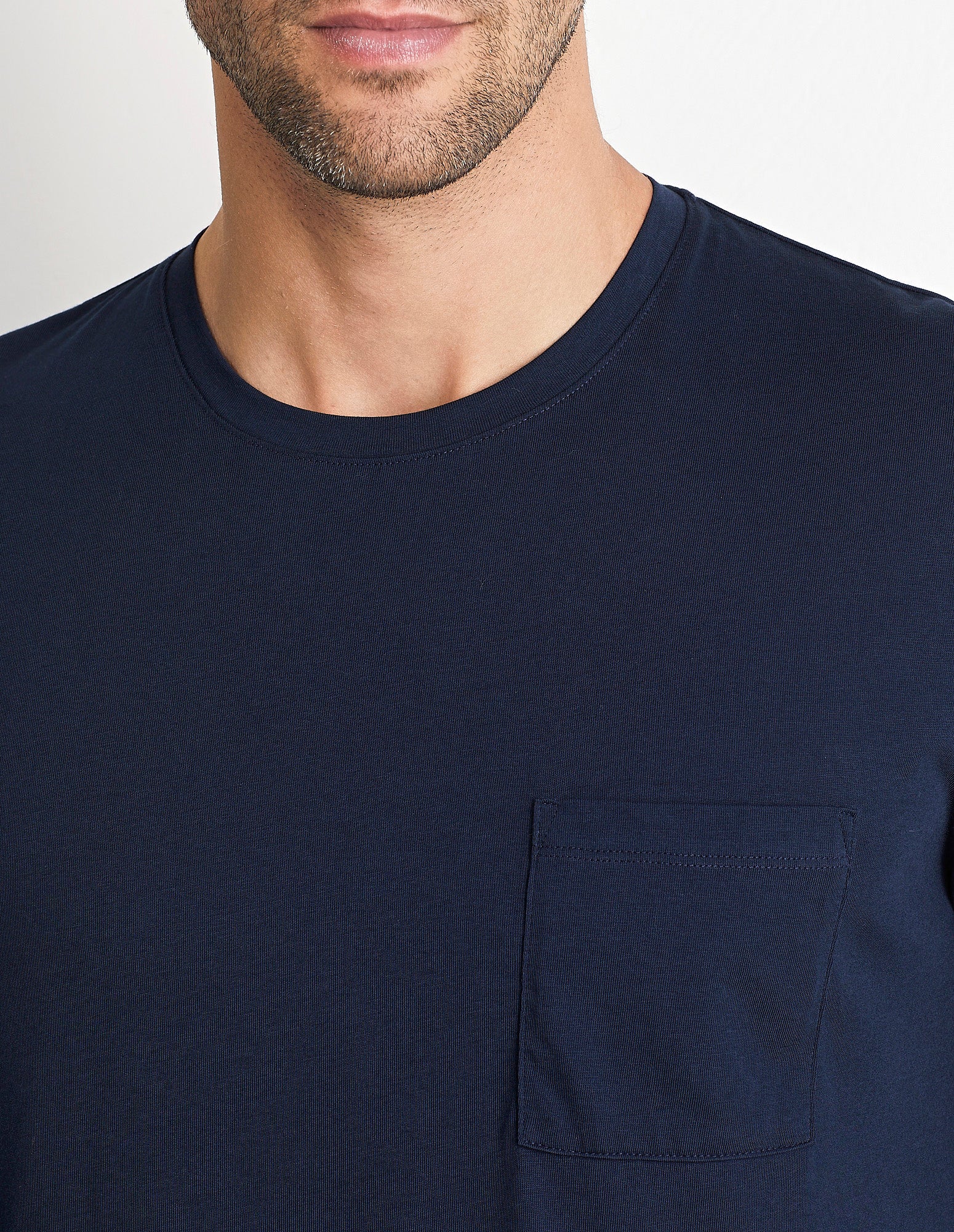 Maglia manica lunga girocollo con taschino in cotone Supima Luxury - Image 9