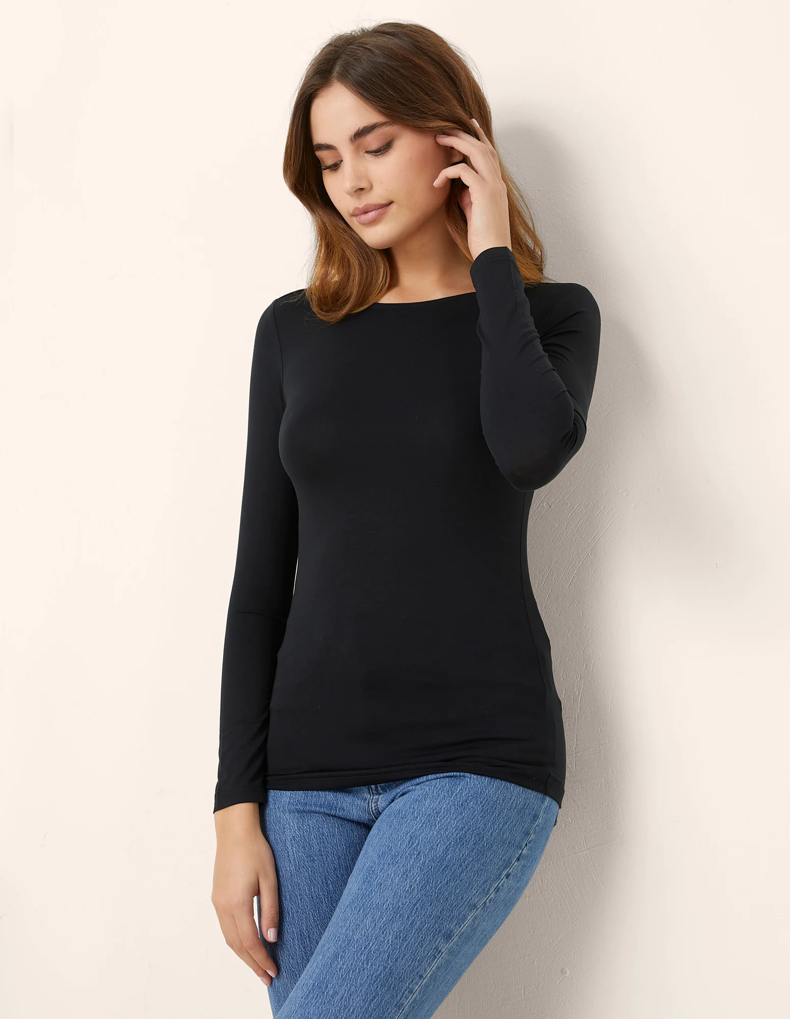 Maglia scollo a barchetta Basic in TENCEL™ Modal e Seta - Image 11