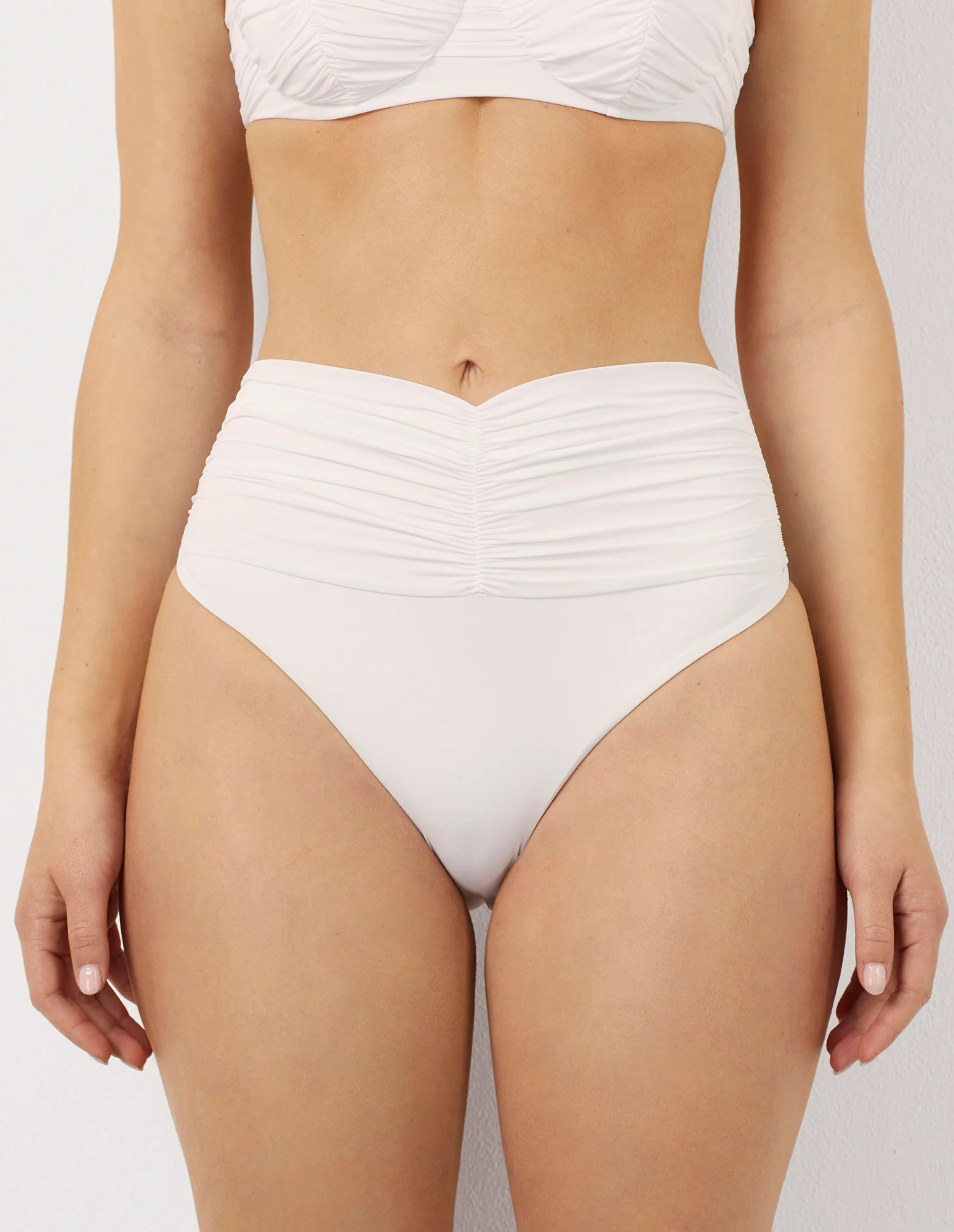 Slip costume a vita alta con fascia drappeggiata Iconic-Drapery - Image 3