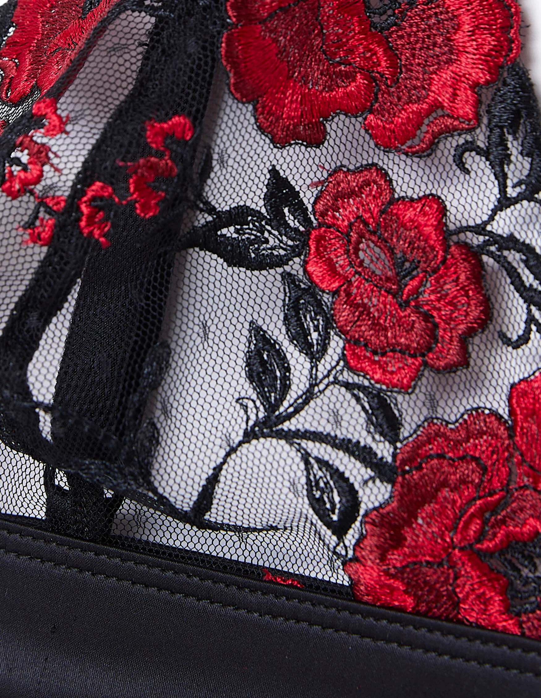 Triangolo in tulle e raso con rose rosse ricamate Seville
